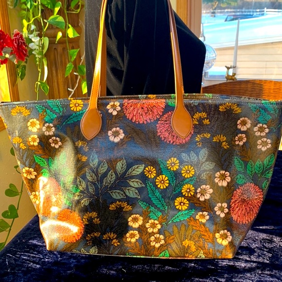 J. Crew Handbags - NWT J CREW - Large Floral Vinyl Covered Canvas w/ Leather Handles! 😍